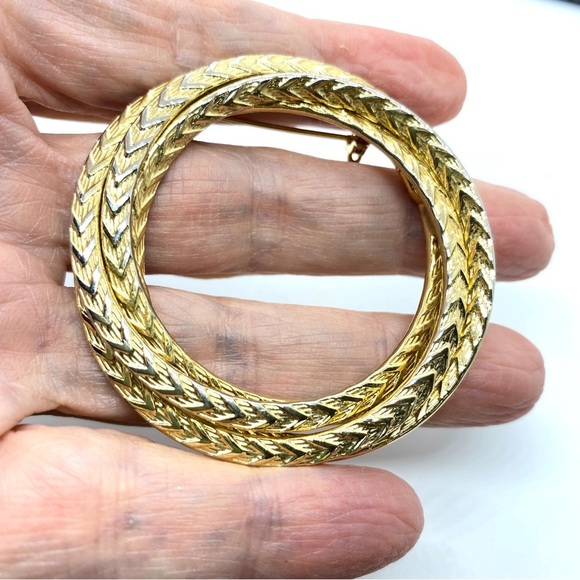 Large Goldtone Triple Textured Circle Brooch - Picture 2 of 6
